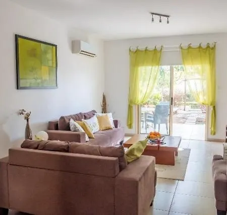 Elysia Park Cosy Townhouse Апартаменты Пафос