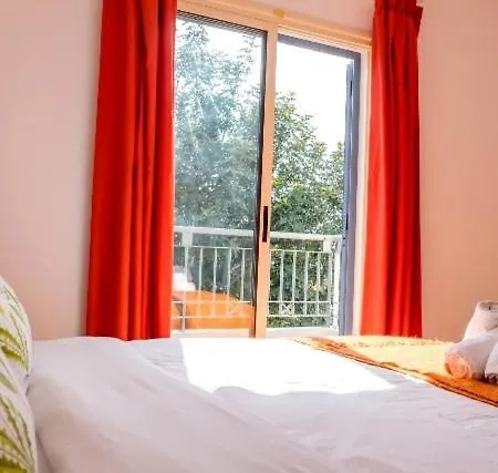 Апартаменты Elysia Park Cosy Townhouse